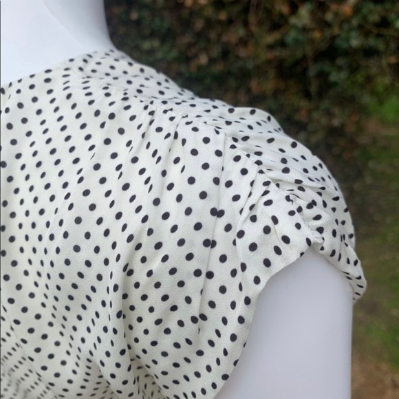 💋NWT Alice & Olivia Smocked Sleeveless Dot Print Plunge Blouse - Picture 13 of 15